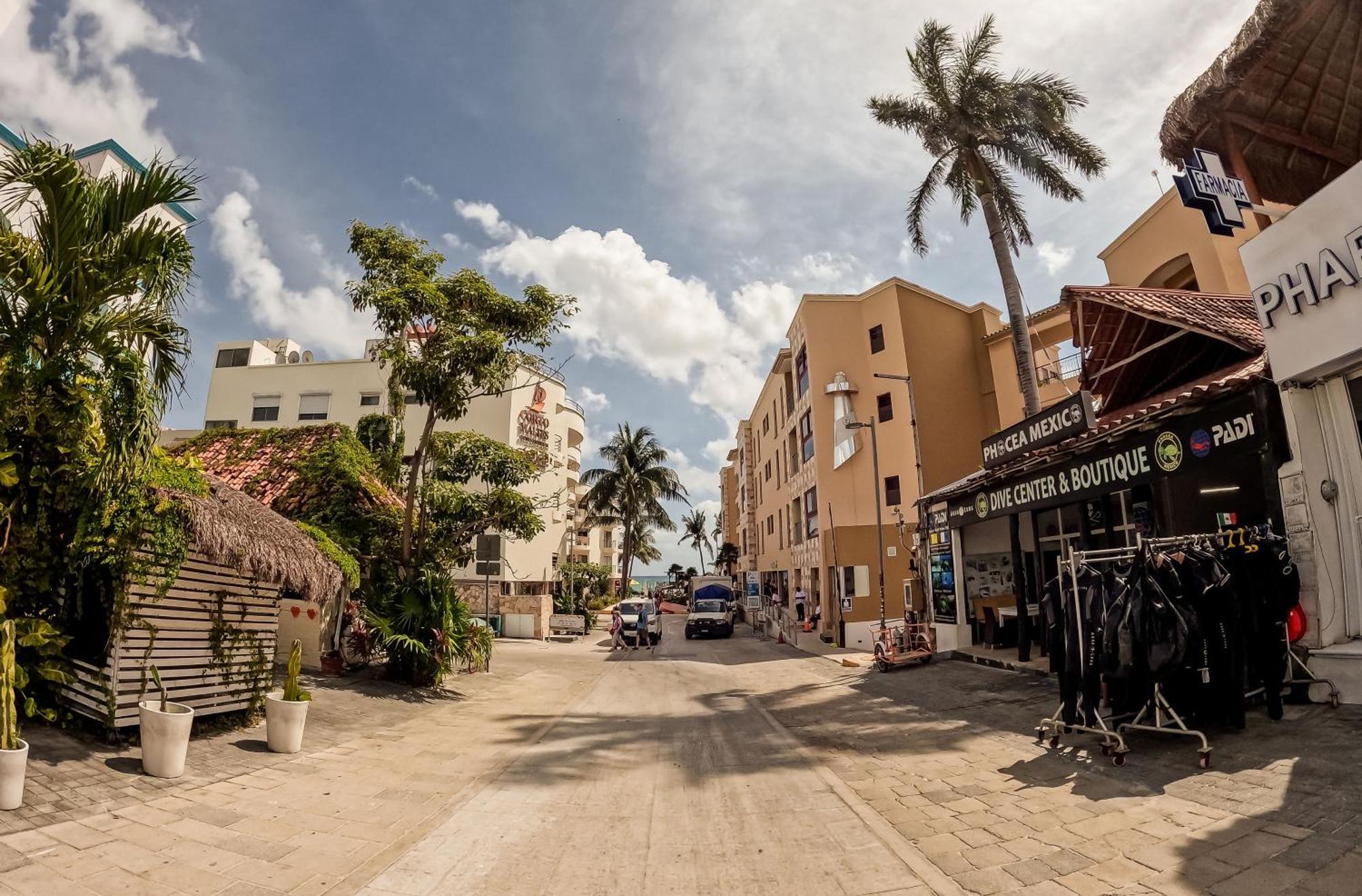 Beachfront Chic At El Faro Apartamento Playa del Carmen