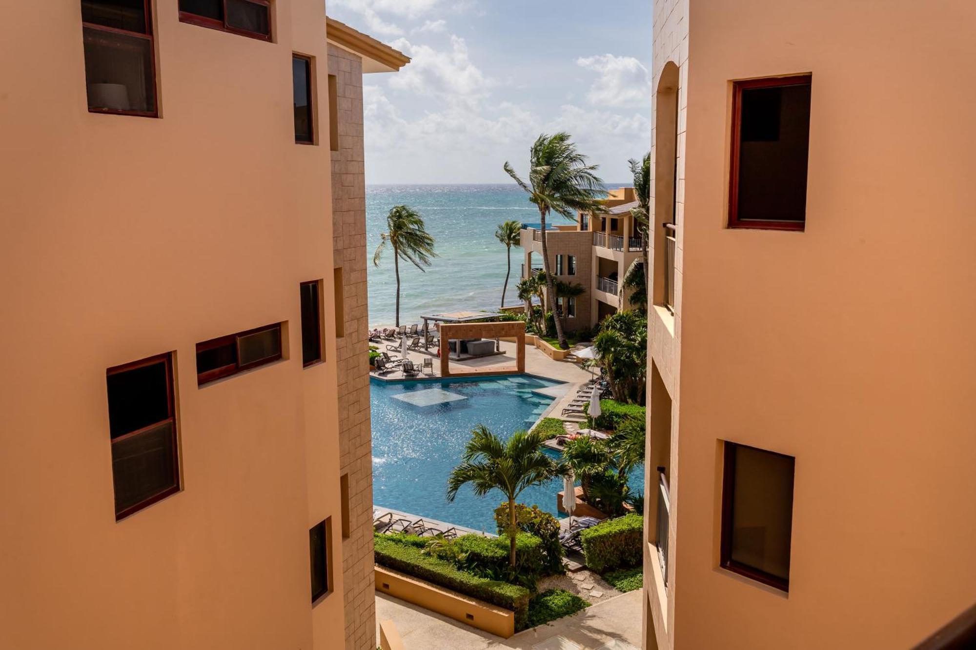 Beachfront Chic At El Faro Apartamento *